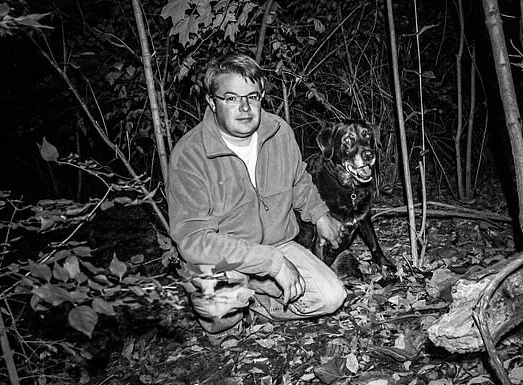 恐怖! 富商猎杀25人逃亡加拿大,剁成10000块烧焦碾碎,庄园遍地残骸