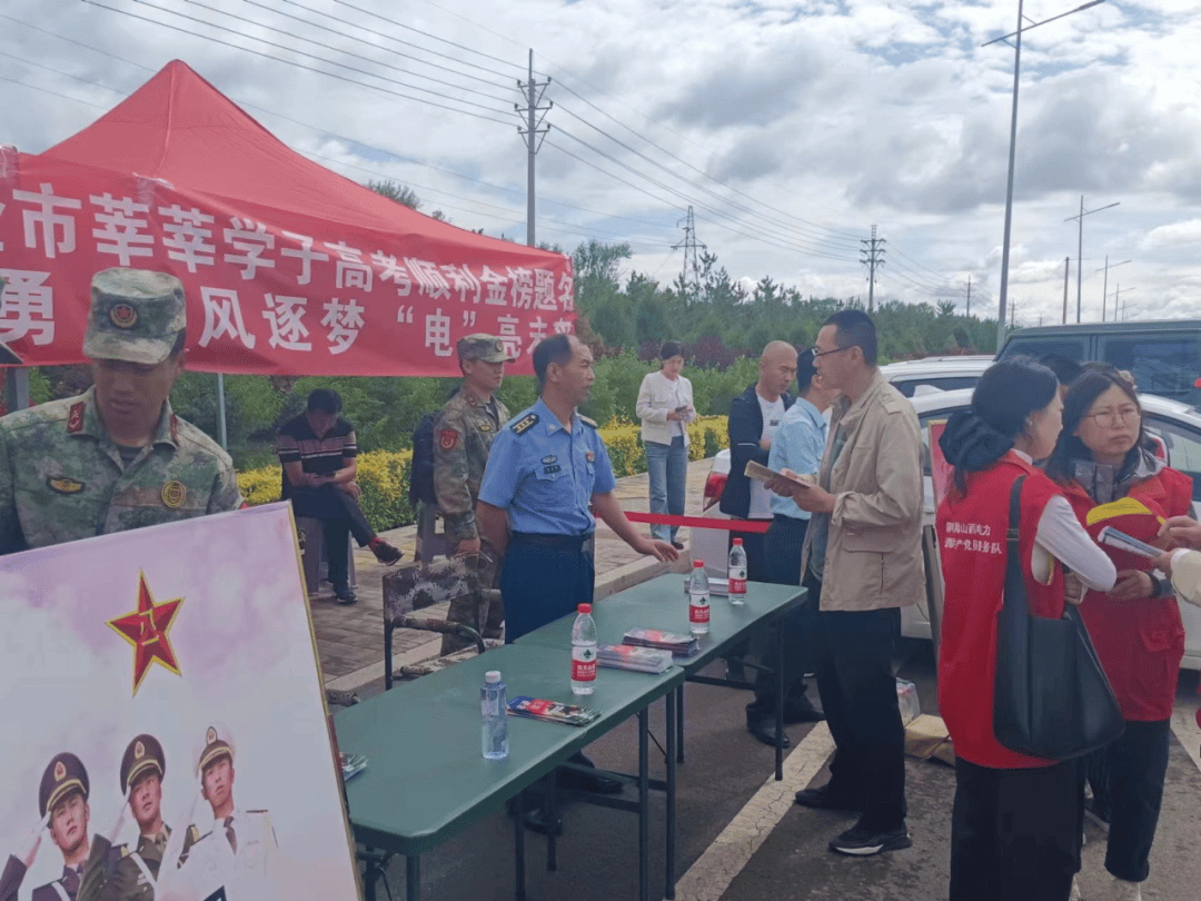 征兵宣传助高考 点燃青春从军梦