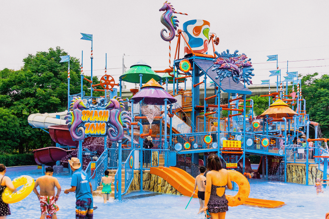 银杏湖乐园水世界端午初夏暑气渐涨银杏湖水世界已开放造浪池,无边际