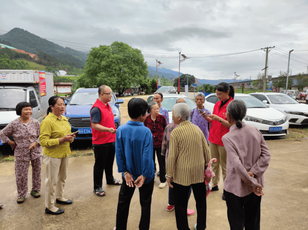 两安瑶族乡沙坪村:免费健康体检送下乡 养老认证服务暖人心