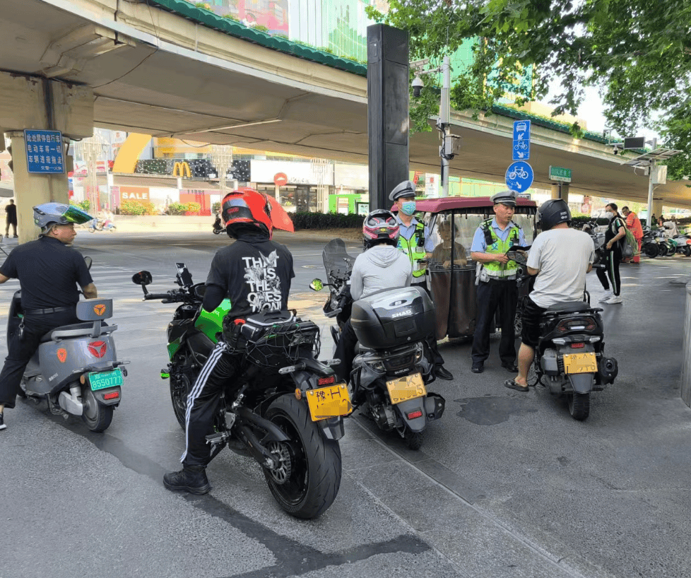 又是摩托考证 / 网传广汽埃安解约应届毕业生 | 车坛头条