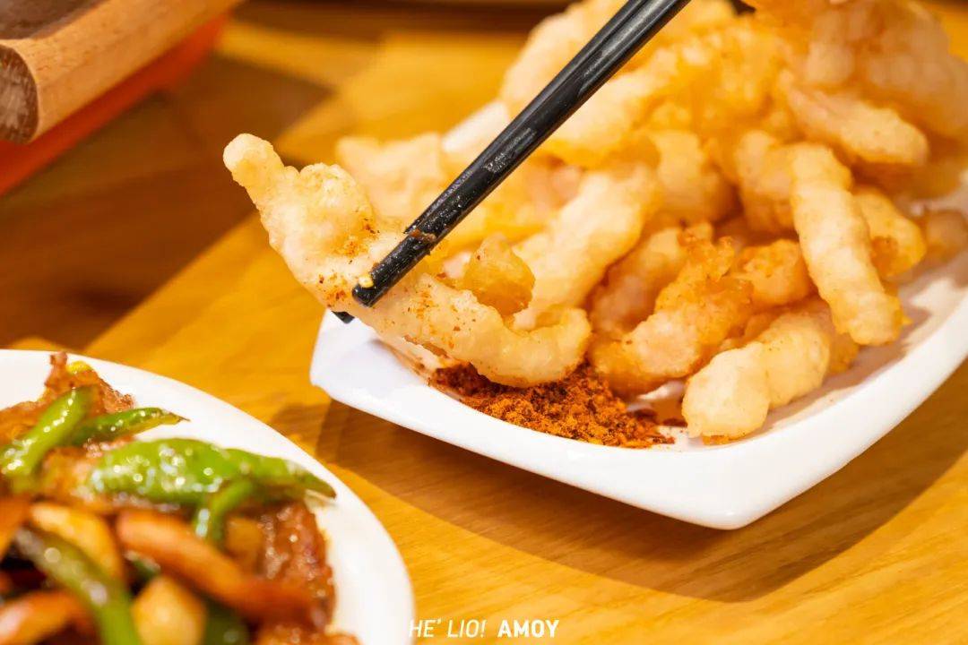 空口吃满嘴肉香,与一旁的酸梅酱搭配,果香与肉香完美结合,在清新的