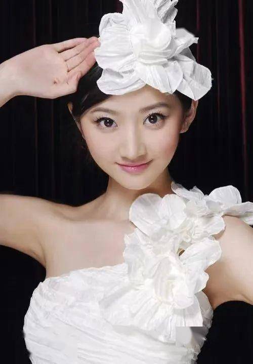 看了刘亦菲和景甜近照"对比",才知道什么是顶级的"骨相美"!