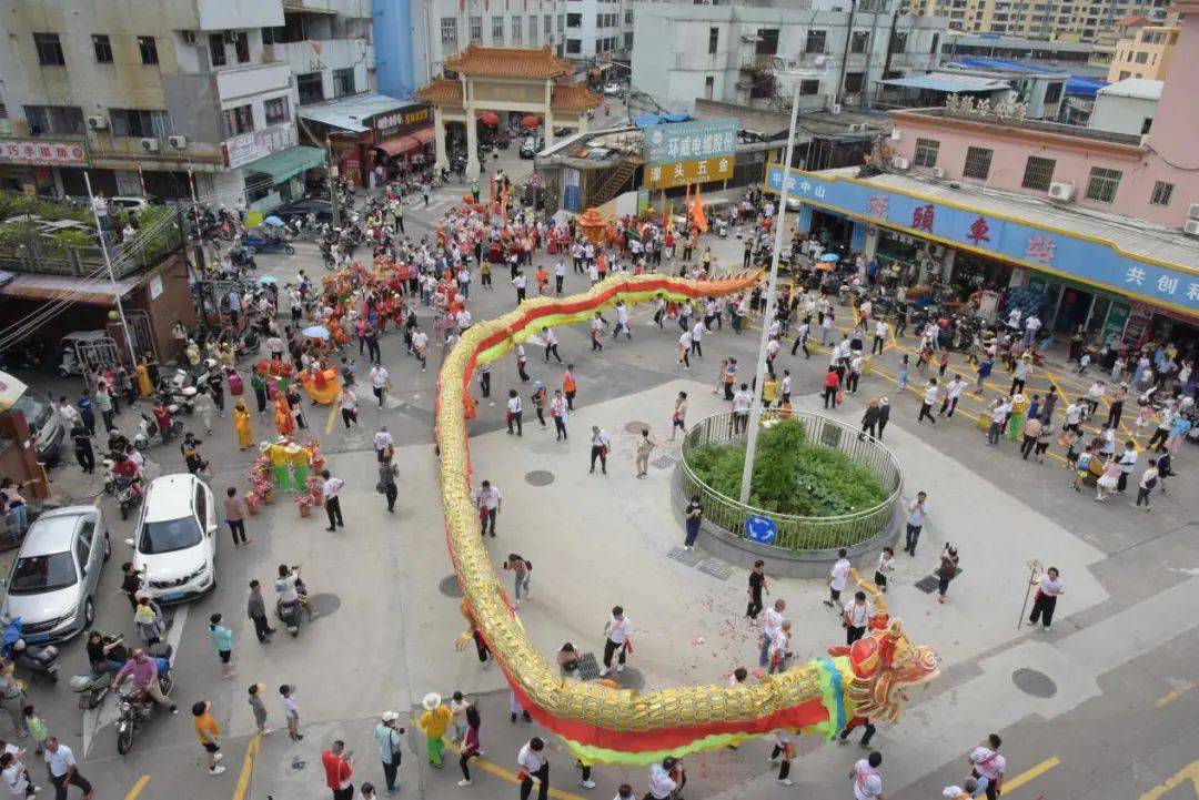 每年四月初八,濠头龙狮巡游活动.