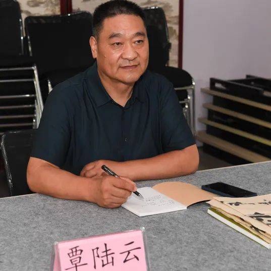 课堂学员风采易凡导师讲解楹联创作要点易凡导师讲解楹联知识接着