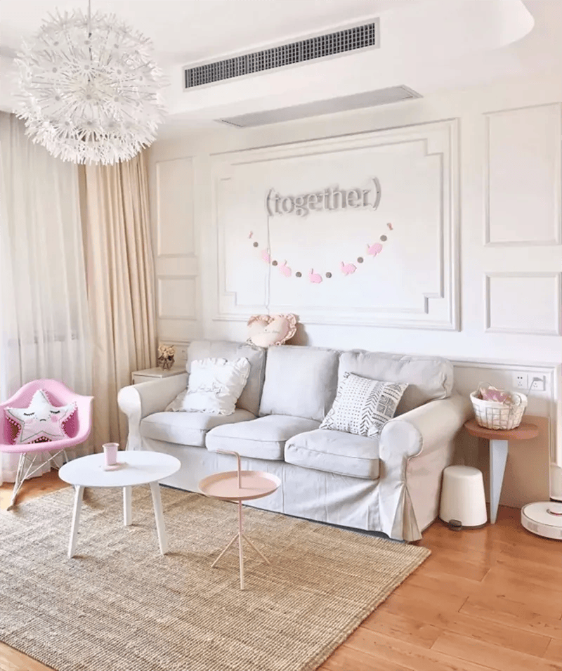 小客厅也要精致装修,小茶几是明智之选,不显拥挤更显大气