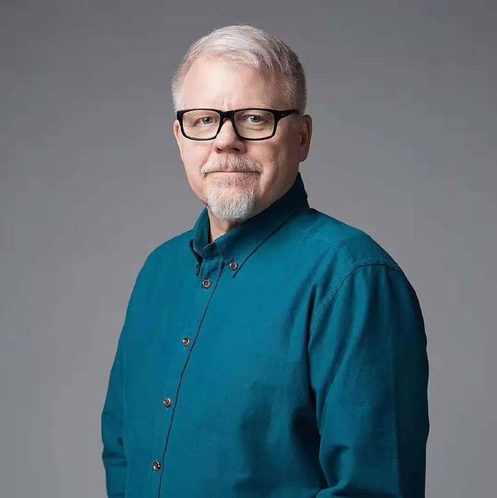 74岁美国大叔散尽家财,帮我们干了件大事