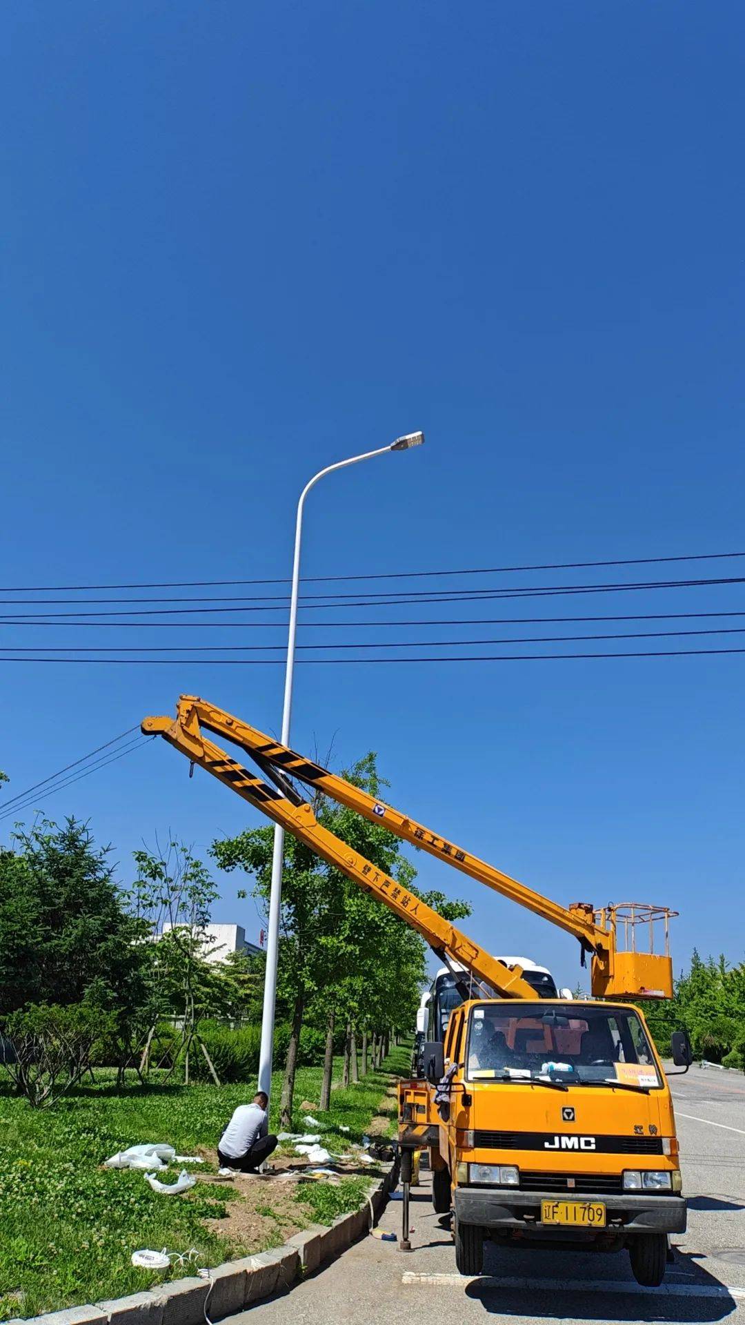 【新区生活】路灯亮了!点亮市民出行路