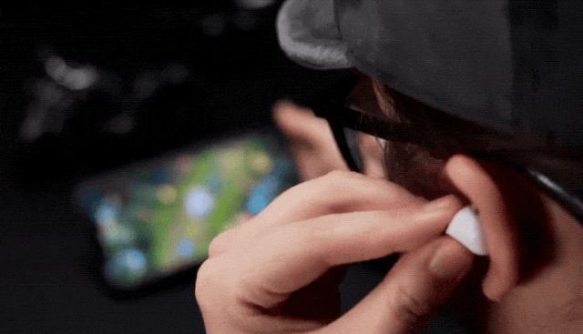 还成功融入了华为生态产品体系,其中一款塞尔兰斯(深蓝斯)剃须刀还