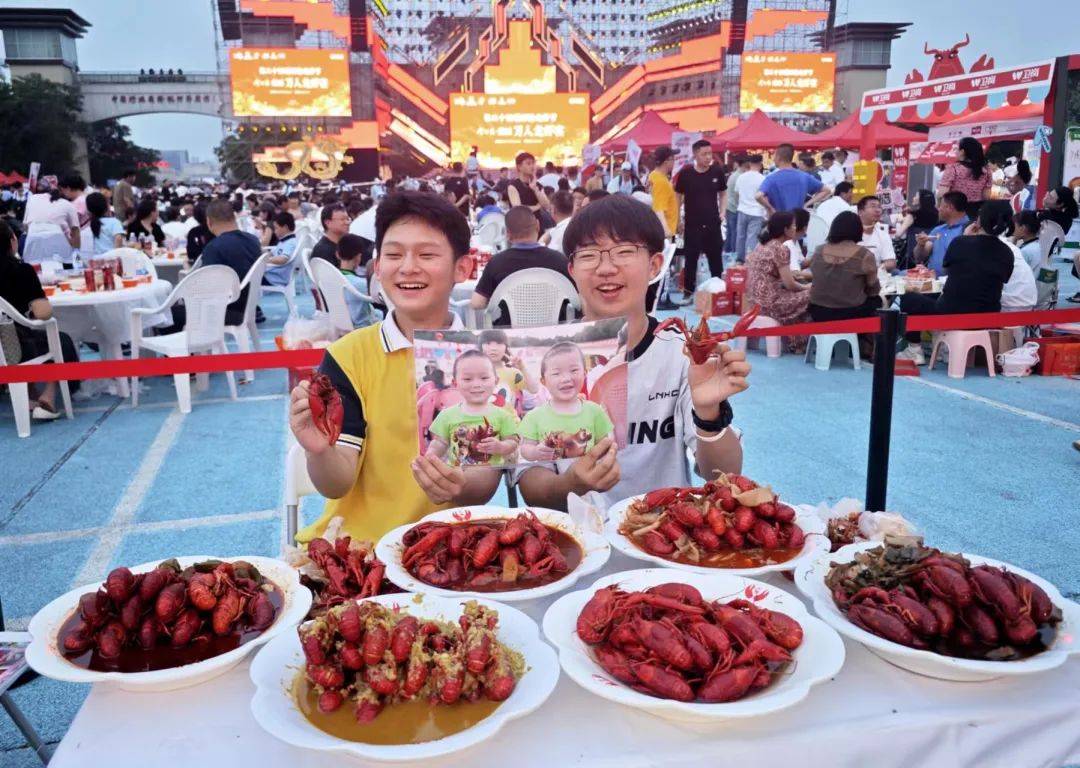2万次;截至6月13日22时,第二十四届盱眙龙虾节相关内容总点击量近5亿