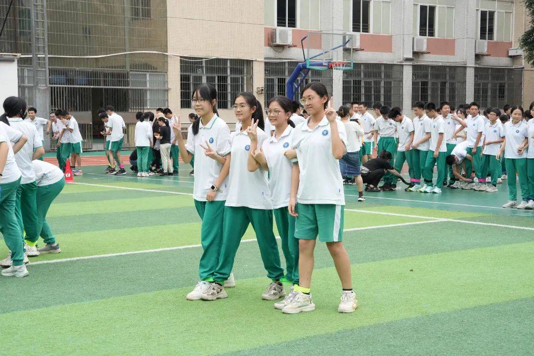 廉江五中学校图片图片