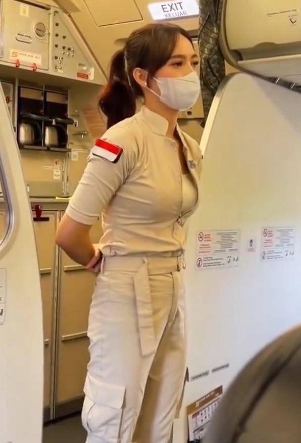 原创            网友发印尼空姐制服，引发热议，评论区炸锅了！-印尼空难前视频