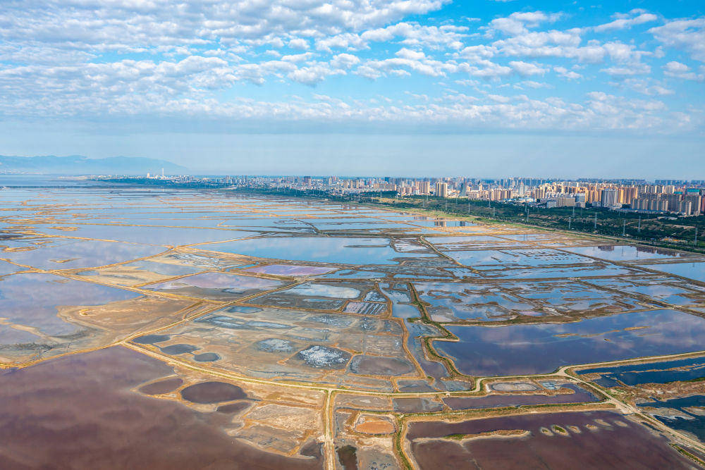 新华全媒 丨盐湖变身 山明水秀