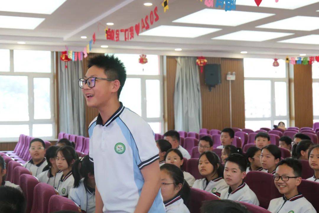 通化市第十三中学联合通化农村商业银行开展金融知识进校园活动