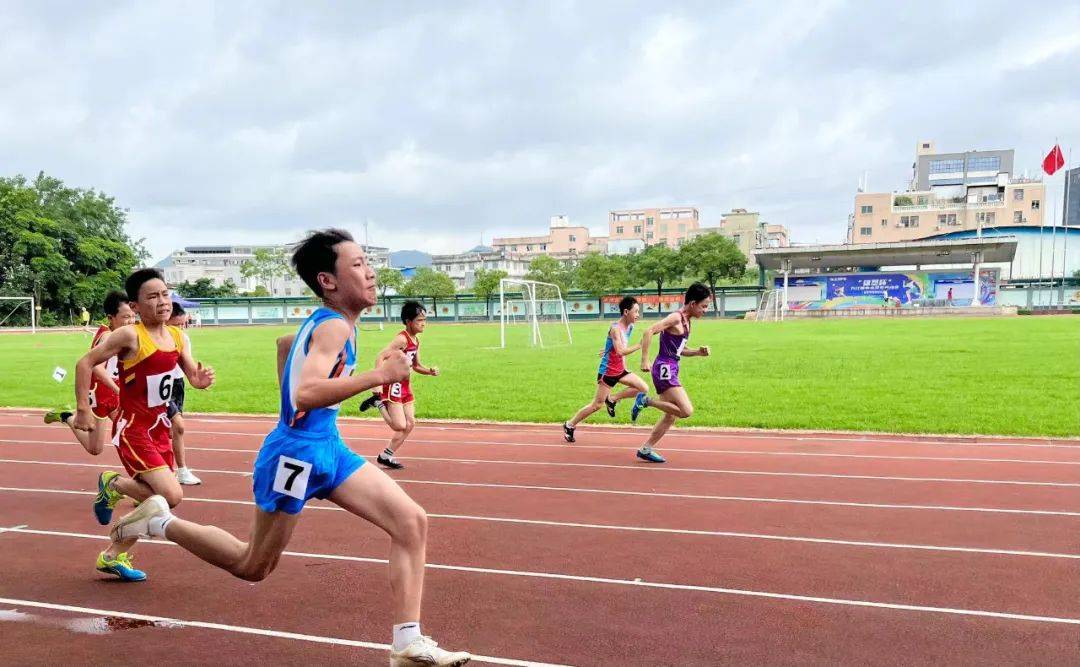 重庆凤鸣山中学田径图片