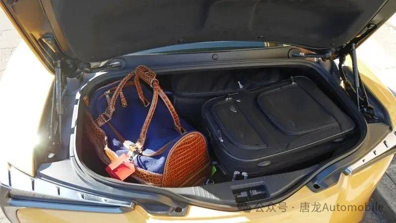 【超跑后备箱测试】雷克萨斯lc敞篷行李测试:后备箱能装多少东西?