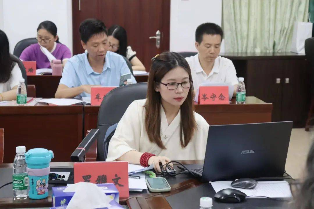 我校计算机广告制作,室内设计专业建设委员会会议成功召开