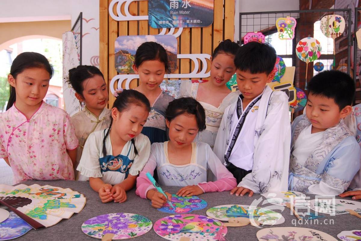 张涛 记者 谷正原)6月13日,青岛市即墨区创智实验学校开展"清风拂暑"