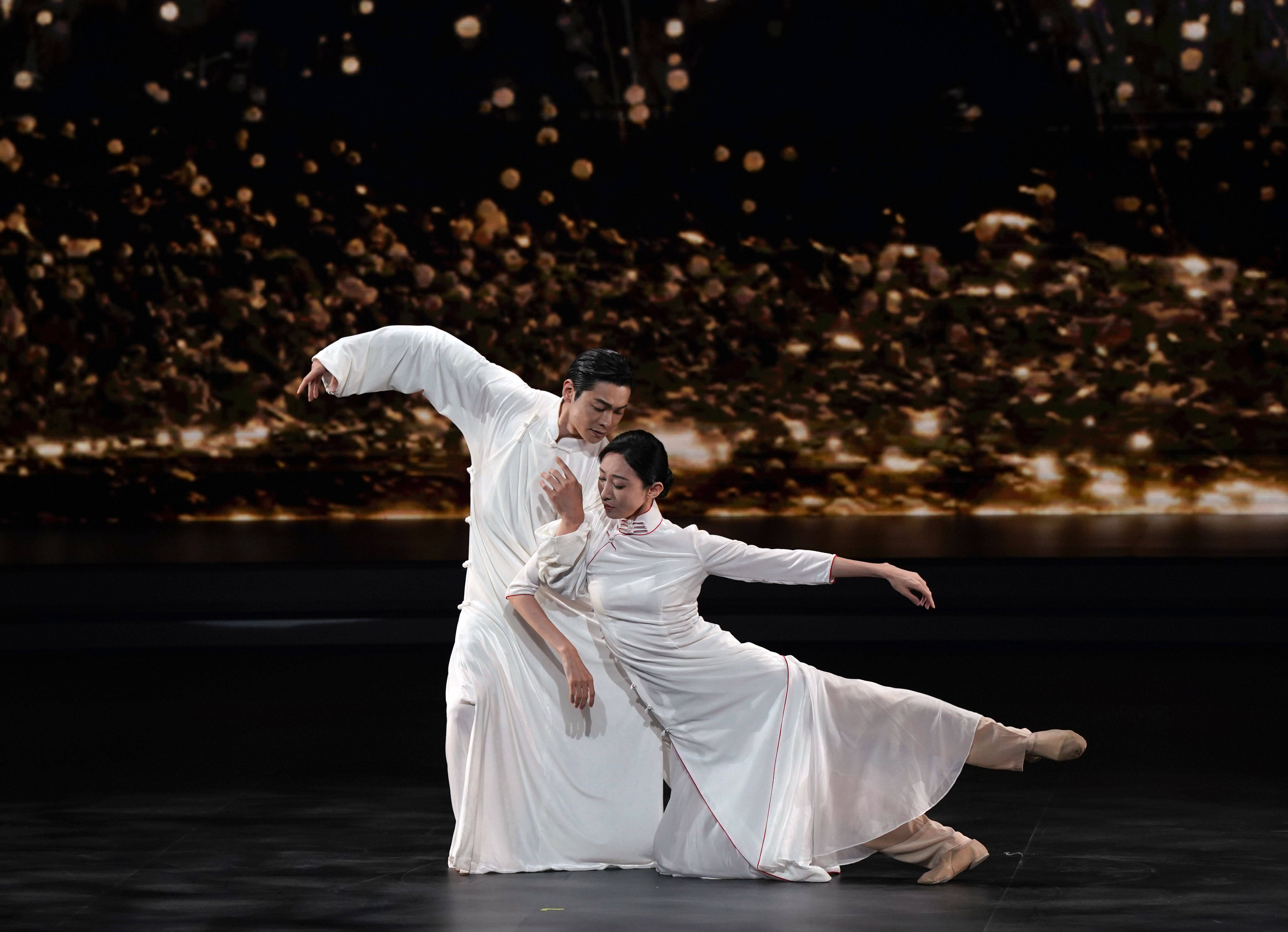 舞剧电影《永不消逝的电波》在上海首映