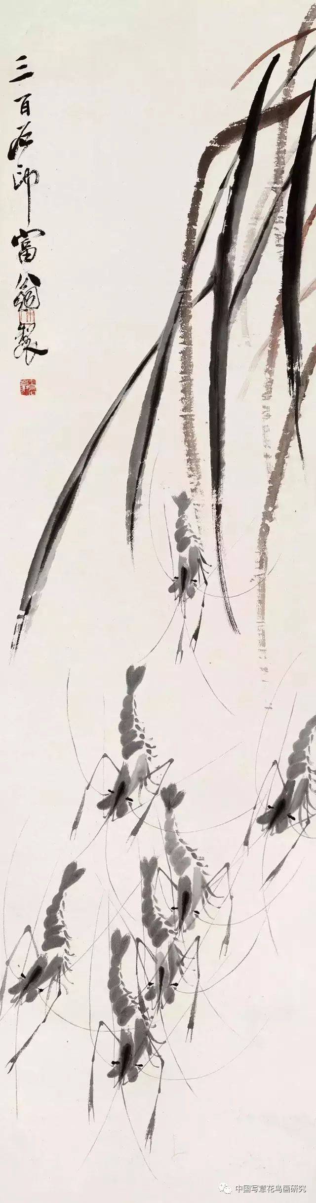 长长的虾须和两只虾螯也好像在不停地摆动着……齐白石老人实在画虾