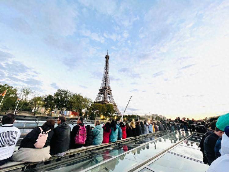   奥运经济和去巴黎旅游的人气增长了225%，乳制品企业开始了一场争霸赛。