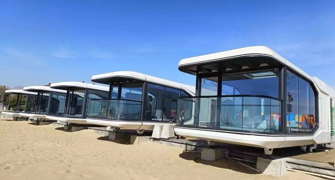 沙滩上新太空舱,东疆再添特色住宿地