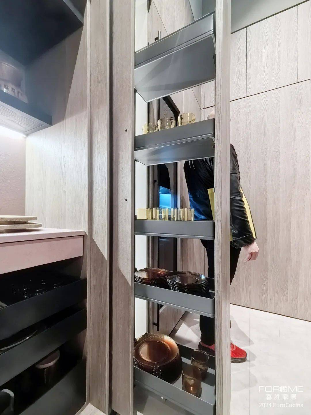 而凯斯宝玛功能五金收纳的加入,仿佛为其注入灵魂,强强联合,成就令人