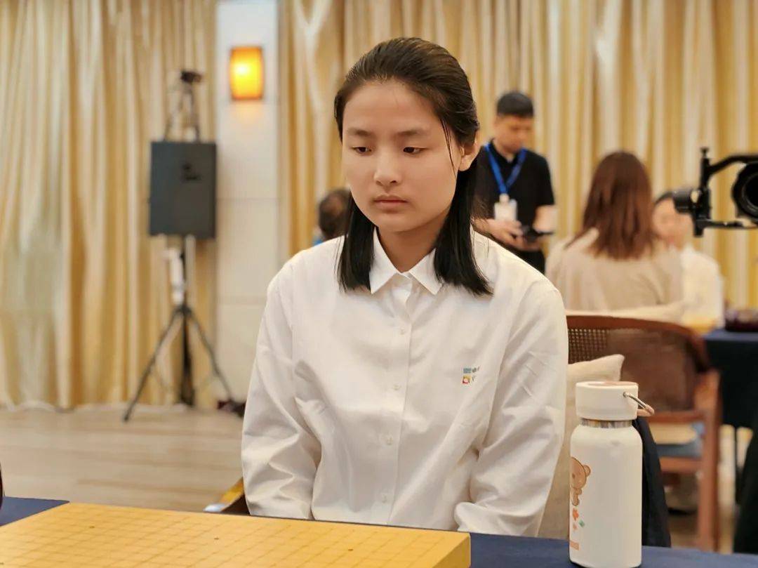 黄龙士杯首轮陆敏全李小溪外战告负 21日李赫战崔精