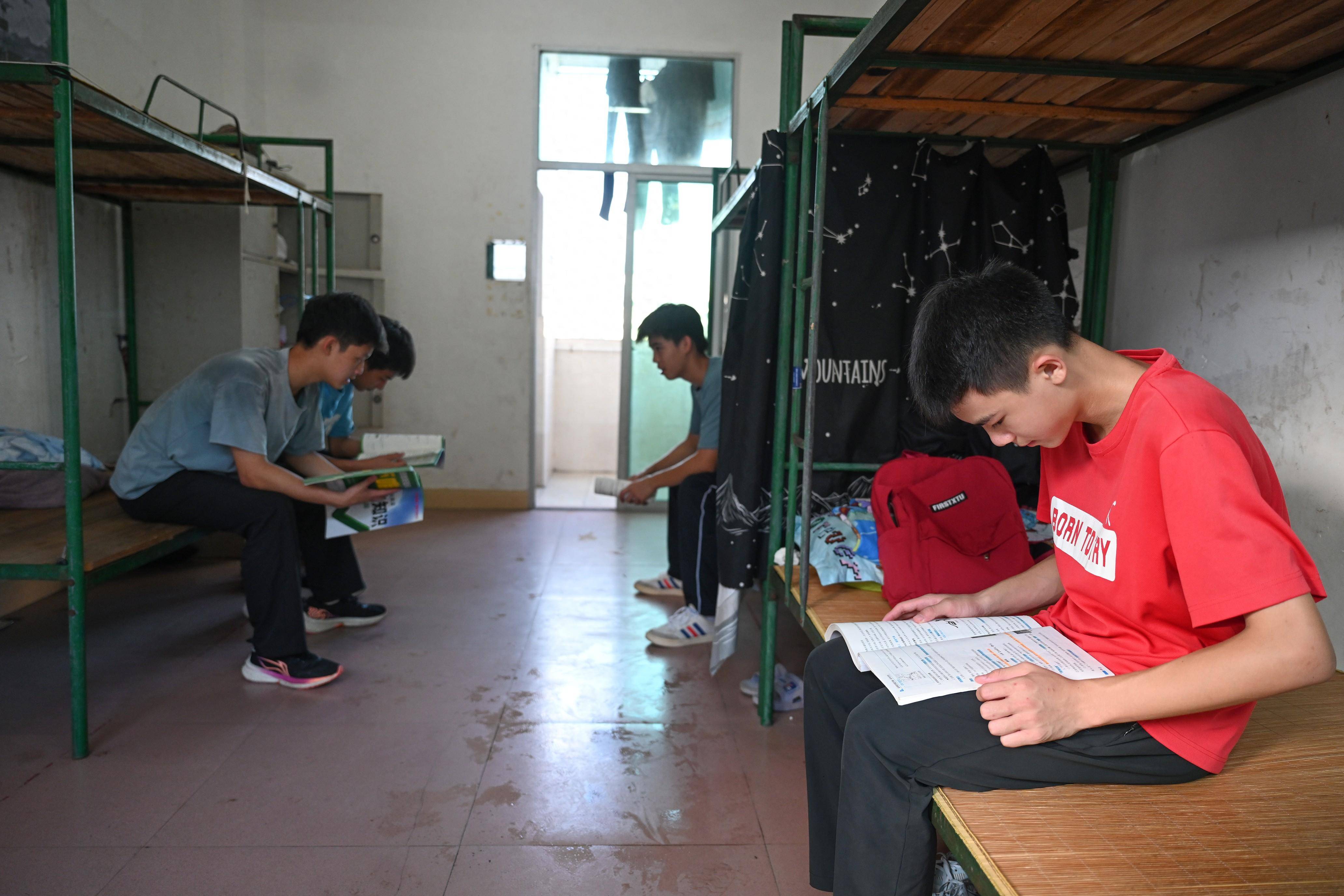 福建龙岩:安置点里的中考生