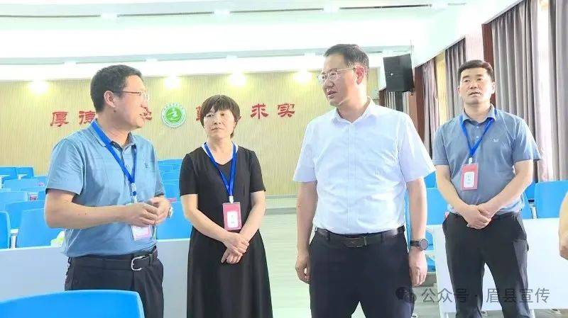 张小平一行先后到城关中学,眉县中学,城关二中,实地察看了考点安济排