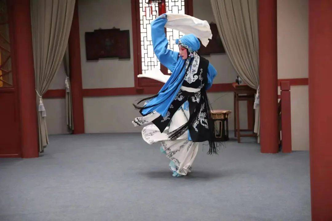 美丽的麟囊,锁不住的情与劲 | 南妮