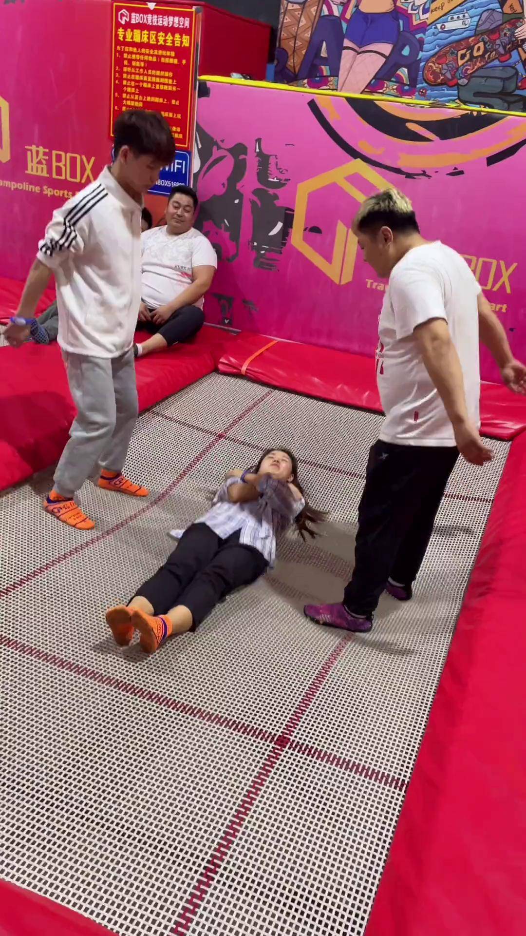 小姐姐网红公主抱 高清视频 我也太难了 太草率了 小姐姐飞的太高了