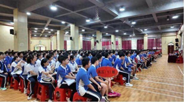 "凤鸣高冈,赢接高三"!南头中学举行2025届高三学生动员大会