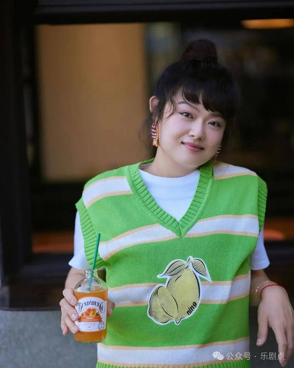 女星陈嘉佳瘦到118斤,暴减142斤比贾玲还猛!大脸细脖显比例诡异