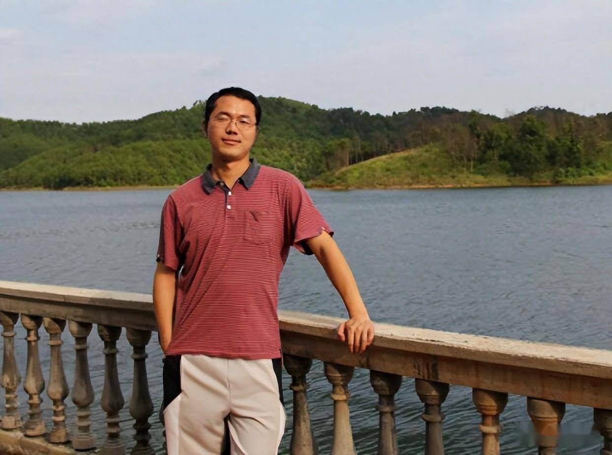 继赵斌之后,北大数学教授"袁新意"发文质疑姜萍,说是为了公道