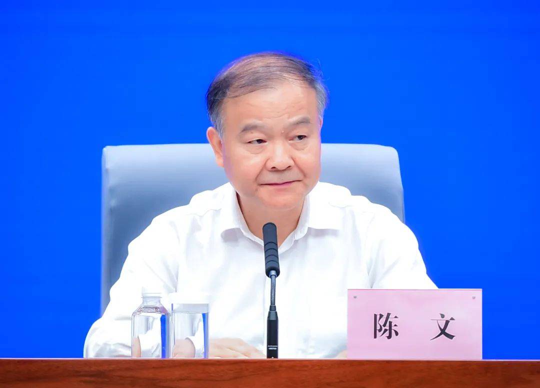 省委宣传部新闻发布处处长 胡从东主持人武汉市江岸区委副书记,政法委