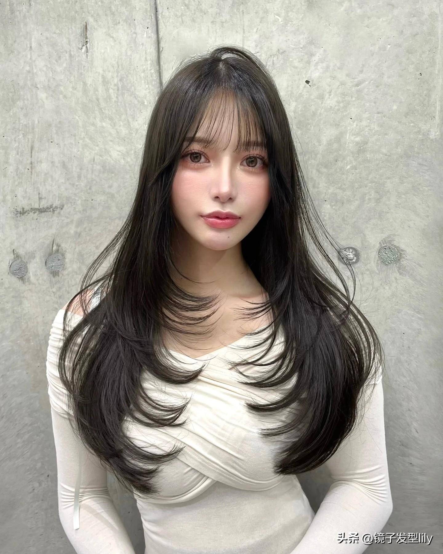 最火女士长发边沿层次与修饰脸型的完美结合绽放高级美