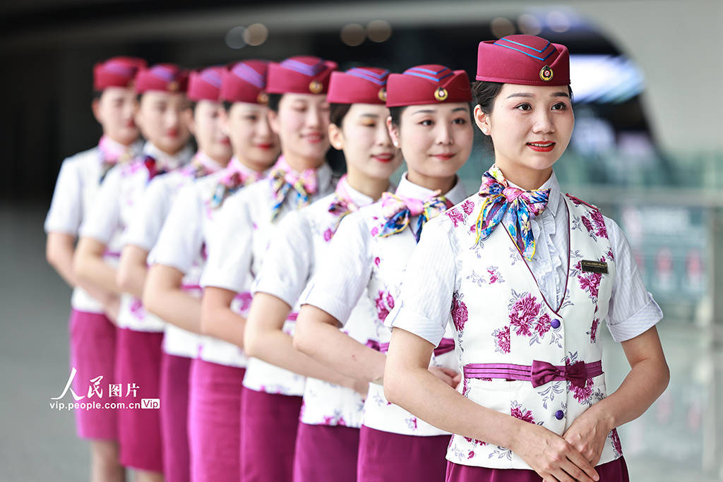 女乘务员站姿图片