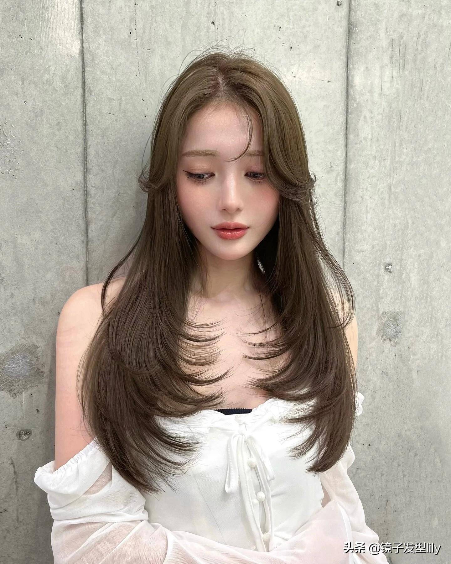 最火女士长发边沿层次与修饰脸型的完美结合绽放高级美