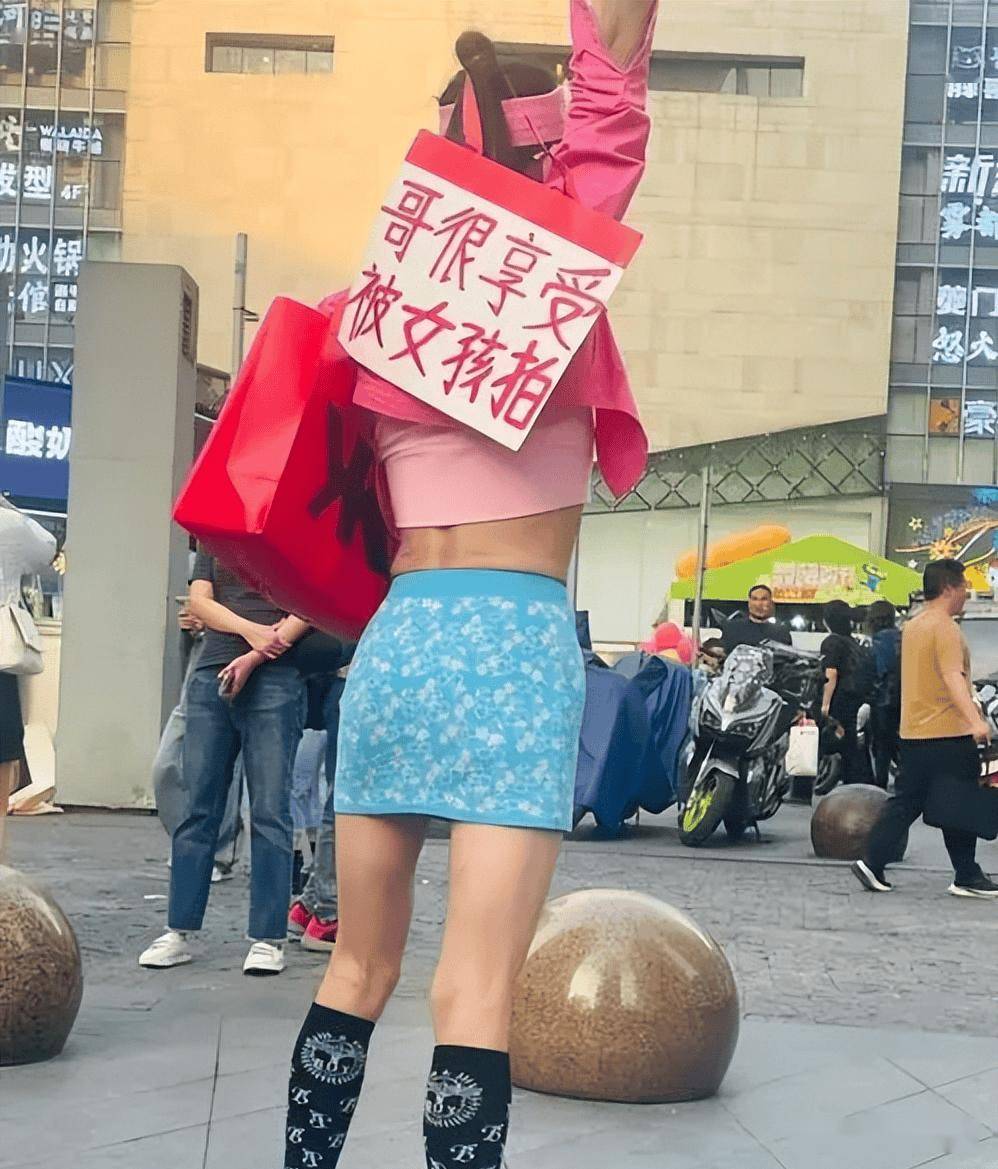 毕凌和虞恩利能追求所谓的"个人风格".一是因为不