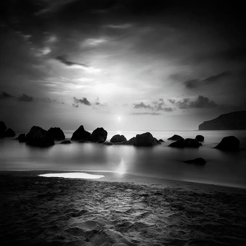 三个摄影师的极简 黑白摄影,你更爱哪一个?