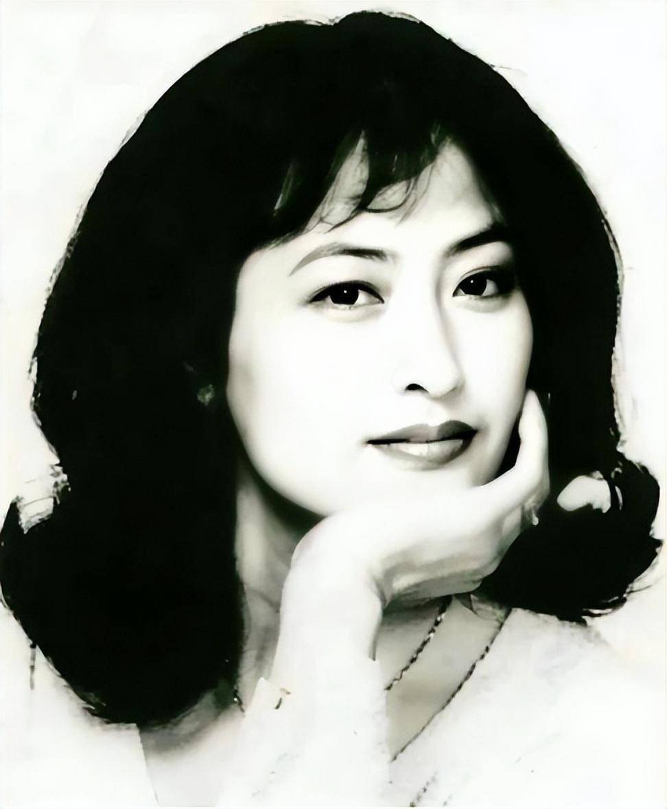 她是国家一级演员,结婚后收入全上交丈夫,丈夫甘做"家庭煮夫"