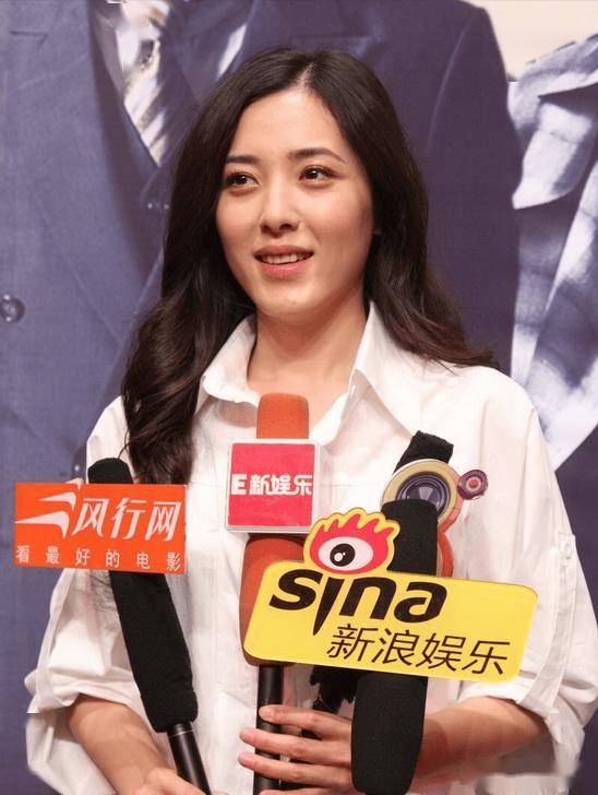 曾黎饰演的颜如玉在林心如,陆毅等当红小花,小生中杀出了一条血路.