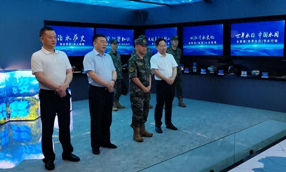 公开报道显示,范玉龙曾担任武警青海总队玉树支队参谋长,支队长,武警
