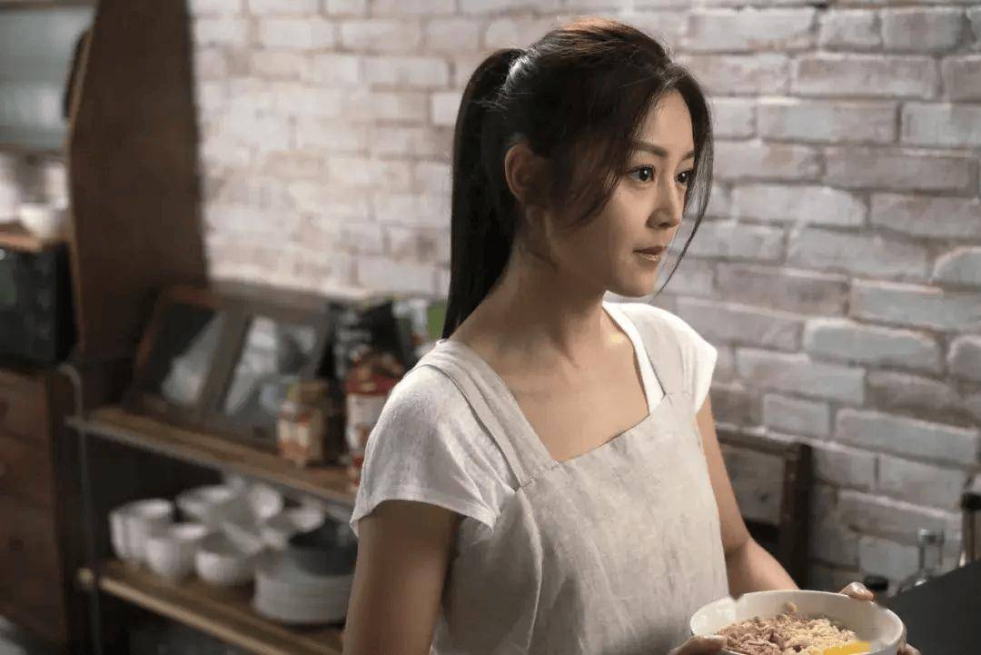 39岁卫诗雅宣布结婚,公开男友求婚视频,自爆相识经过曾一度恐婚