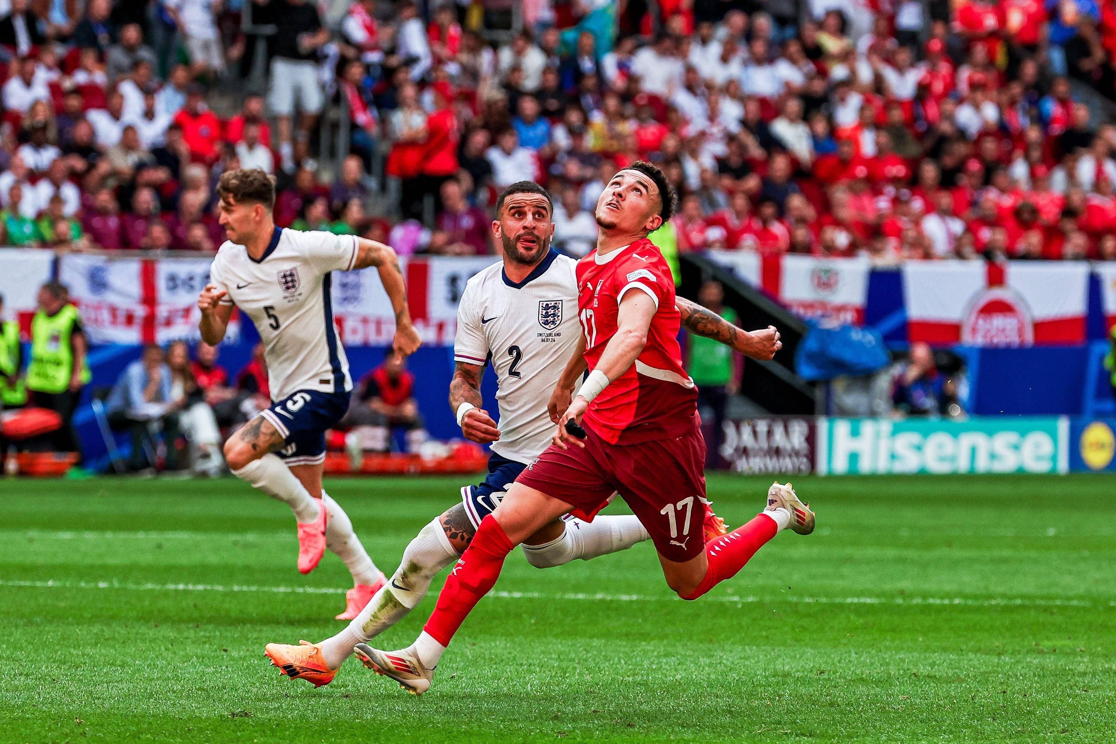 索斯盖特续命 1!百场里程碑险些演砸,萨卡救主,英格兰晋级4强