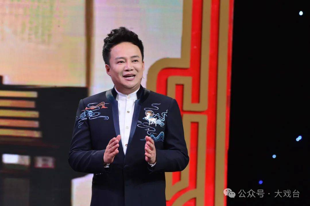 赏戏人锦 宏主持人重播:7月13日21:30都市频道首播:7月07日21:25 甘肃