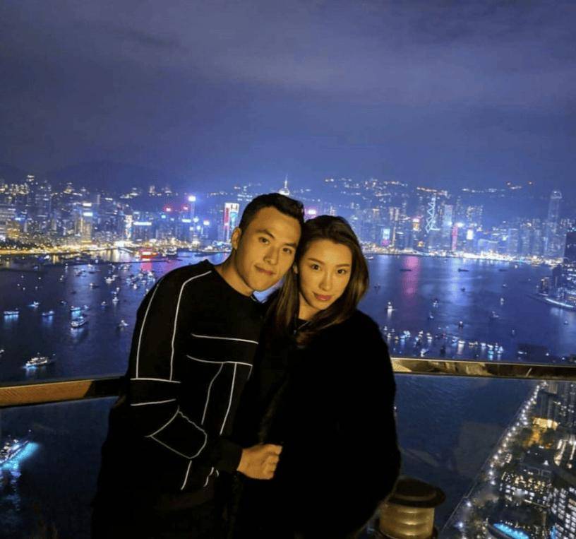 她与何猷启经由朋友介绍认识,两人2018年在海外注册结婚,同年4月承认