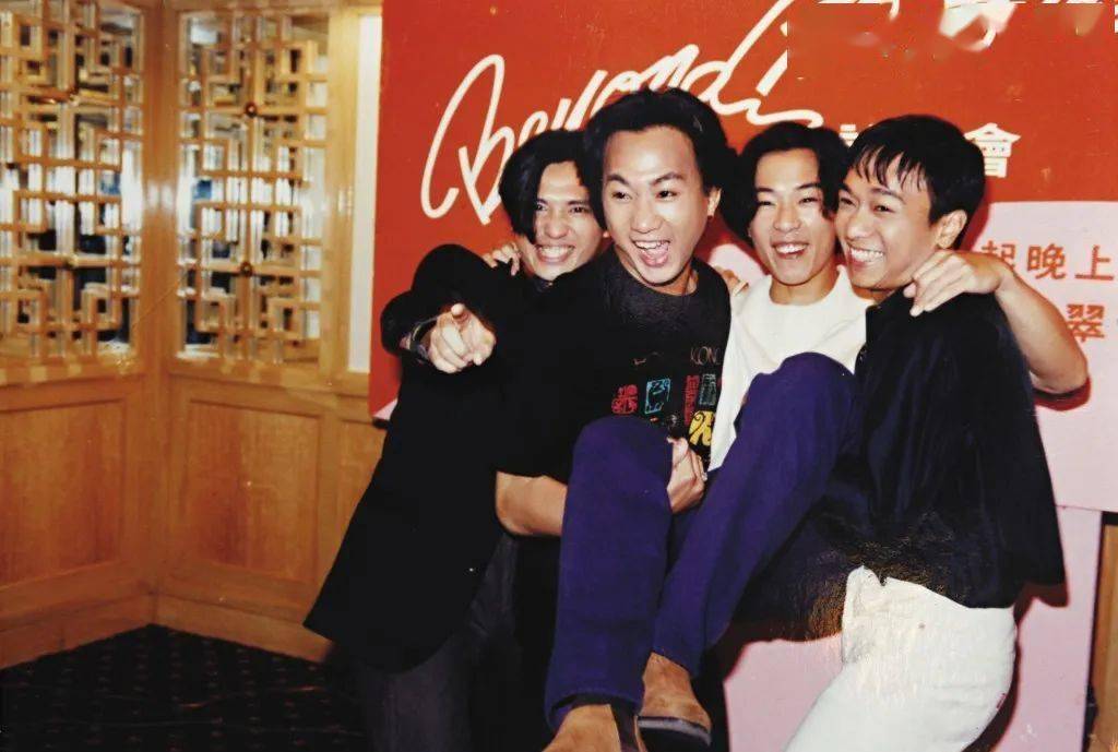 乐队成员堕亡,前女友沐浴时离世_beyond_叶世荣_黄贯中