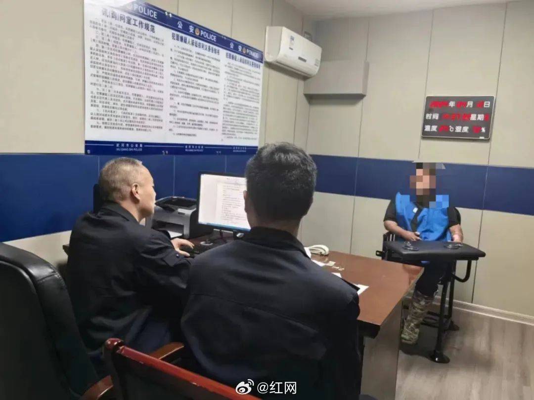 近日,武冈市公安局马坪派出所工作人员在工作中发现,张某某通过短视频
